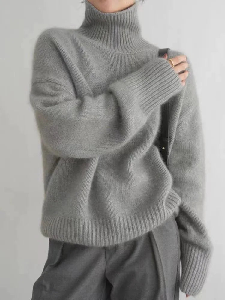 Lena | Soft cashmere sweater with turtleneck